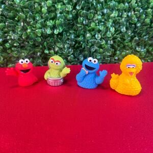 Sesame Street Finger Puppet Set of 4 Elmo Big Bird Cookie Monster Oscar Toy Lot